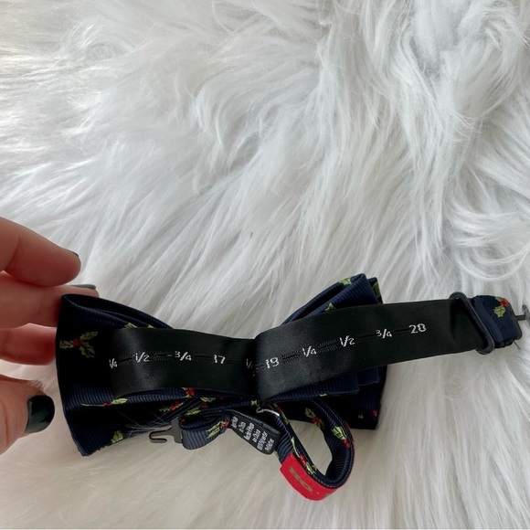 Men’s Christmas Bow tie - Picture 4 of 4